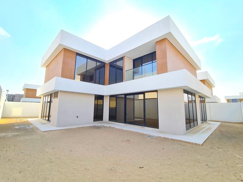 Corner villa in white and timber, Sharjah Garden City