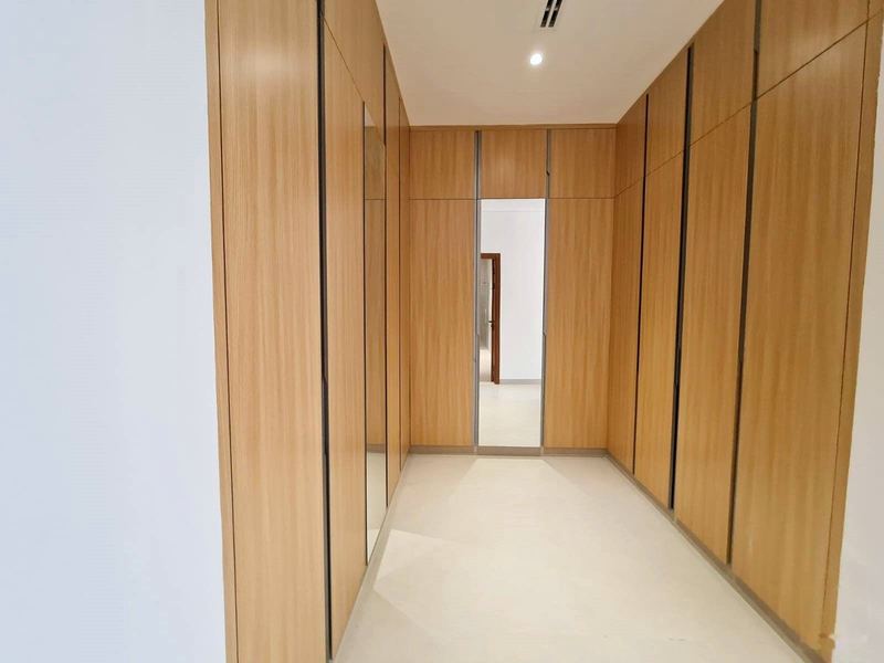 Fitted wardrobe corridor