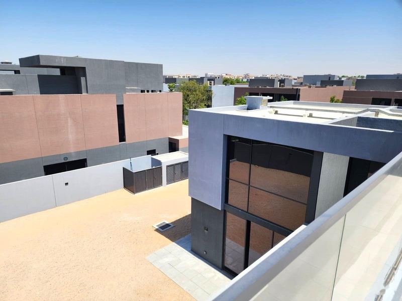 Roof terrace with community views