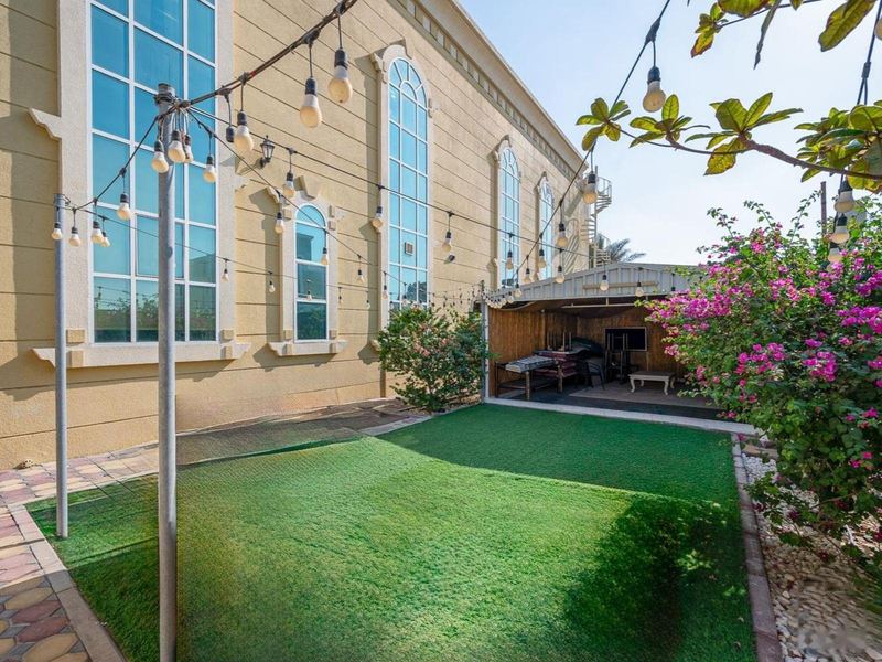 Landscaped garden and side facade