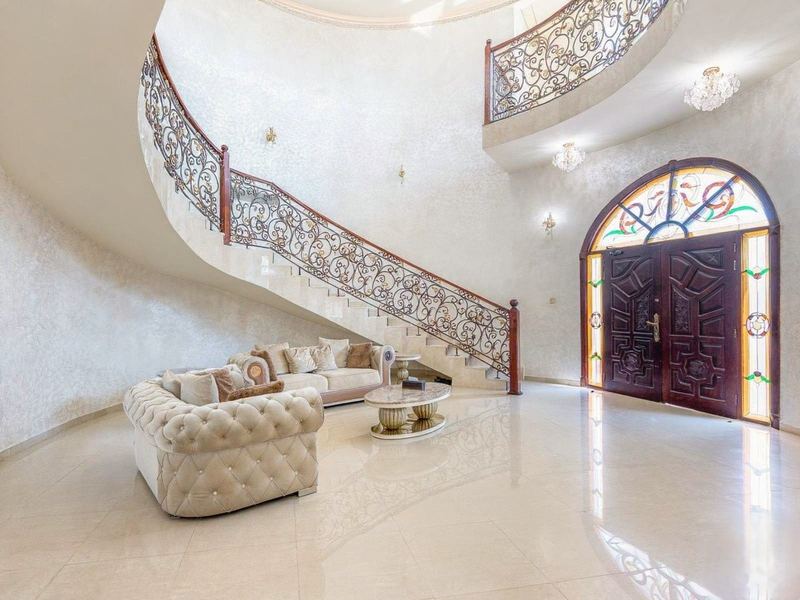 Entrance hall with curved staircase