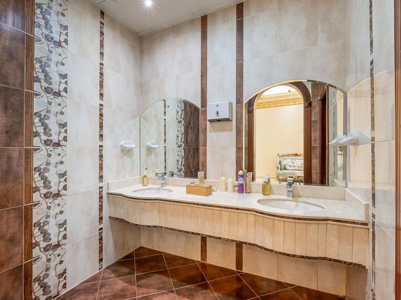 Bathroom with double basin