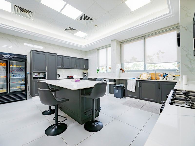 Kitchen with island and breakfast bar