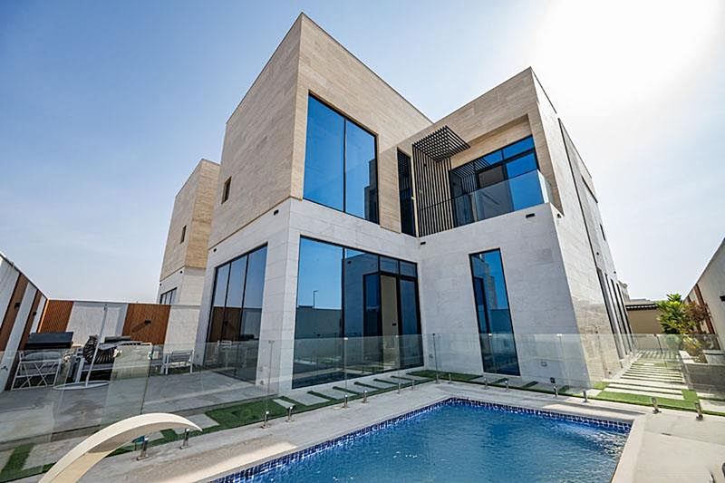 Villa and pool, Al Suyoh